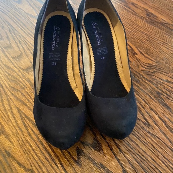 Shoes - Picture 3 of 4